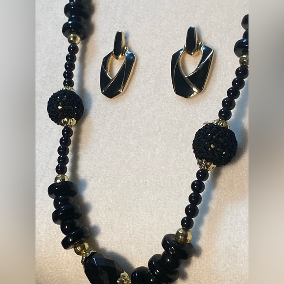 🫣Vintage Necklace and Earrings - Picture 5 of 5